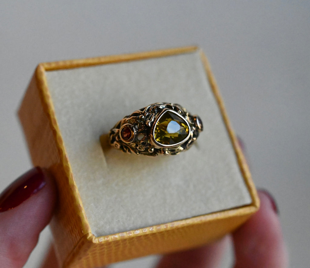 14k Gold Domed Floral Sapphire Ring - size 7