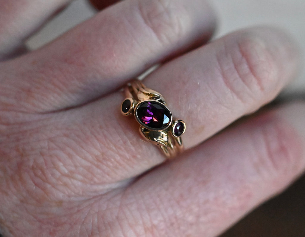 14k Gold Double Band Golden Leaves Purple Sapphire Ring - size 7.5