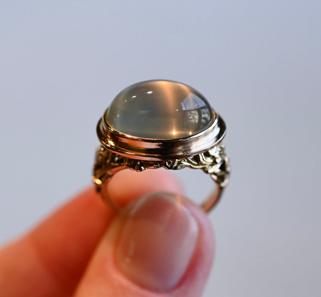 14k Gold Floral Dome Moonstone Ring - size 6.75