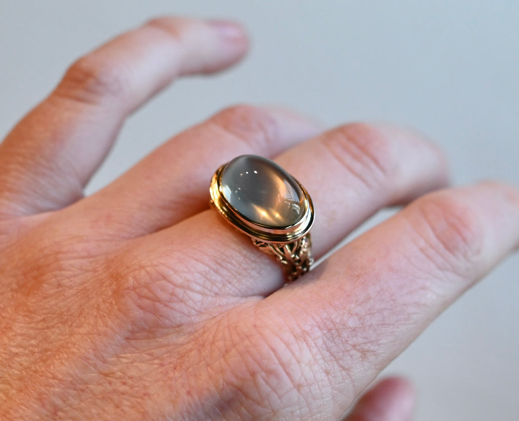 14k Gold Floral Dome Moonstone Ring - size 6.75