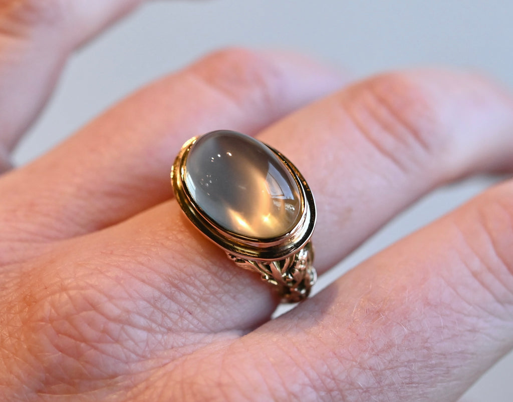 14k Gold Floral Dome Moonstone Ring - size 6.75