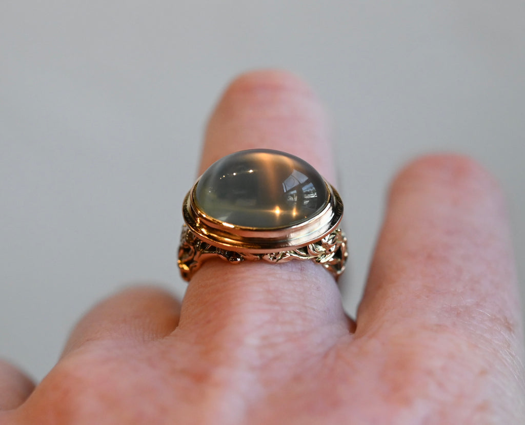 14k Gold Floral Dome Moonstone Ring - size 6.75