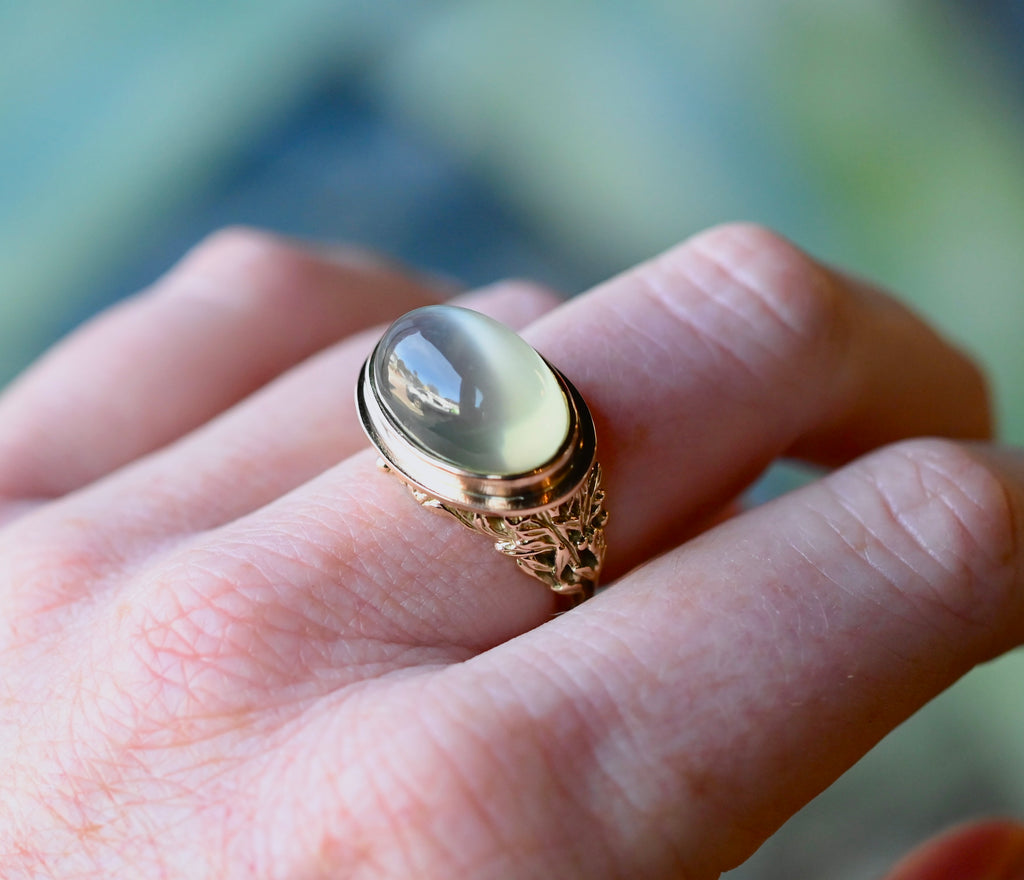 14k Gold Floral Dome Moonstone Ring - size 6.75