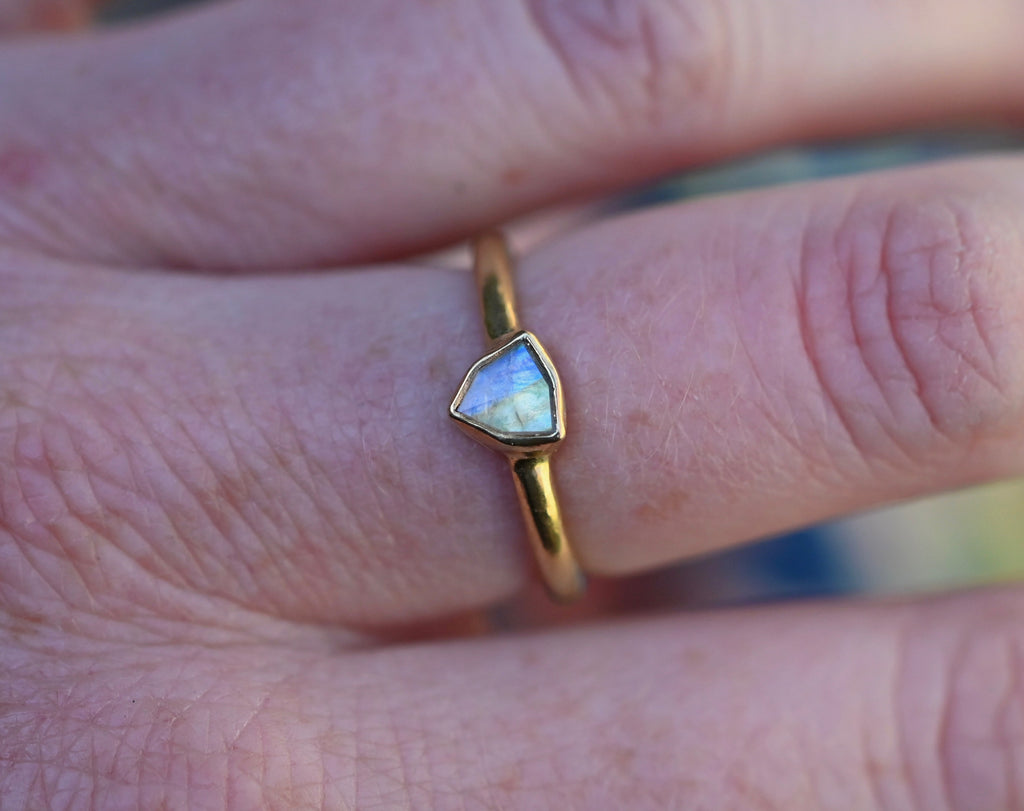  Shield Moonstone 18k Gold Ring - size 6.75